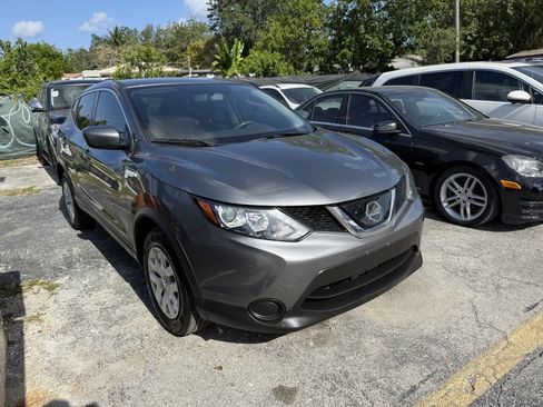 Used 2019 Nissan Rogue Sport S image 4