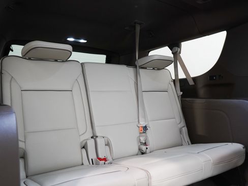 Used 2025 GMC Yukon XL Denali w/ Denali Reserve Package AWD/4WD image 14