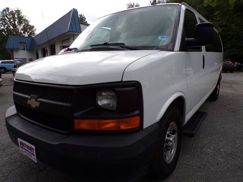 Used 2017 Chevrolet Express 3500 LS RWD image 3