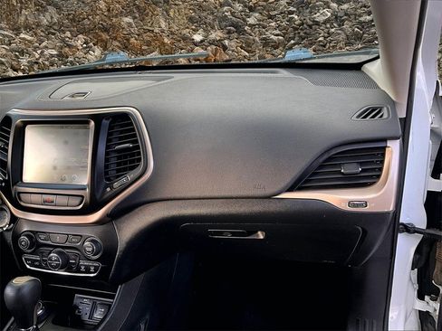 Used 2014 Jeep Cherokee Latitude w/ Comfort/Convenience Group image 15