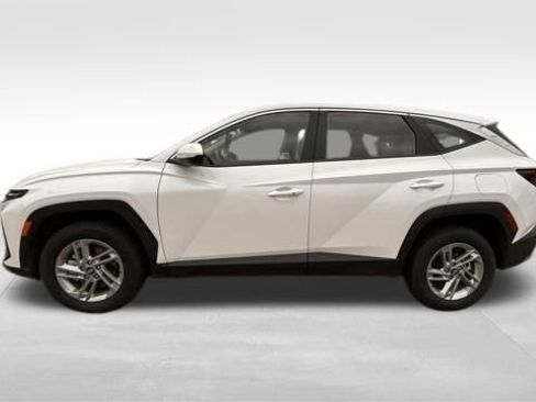 Used 2025 Hyundai Tucson SE image 8