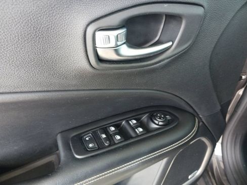 Used 2021 Jeep Compass Latitude w/ Sun and Sound Group FWD image 29