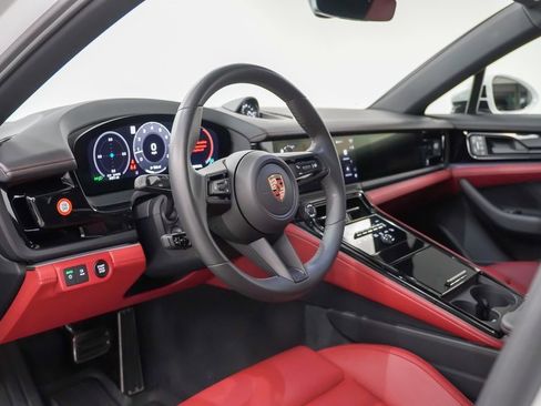 Certified 2025 Porsche Panamera 4 image 4