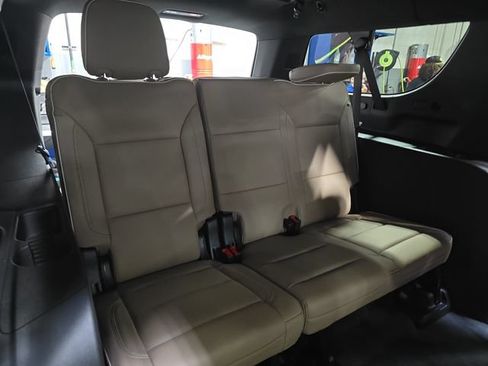 Used 2024 Chevrolet Suburban Premier w/ Premium Package AWD/4WD image 16
