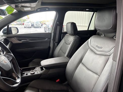 Used 2025 Cadillac XT6 Sport image 8