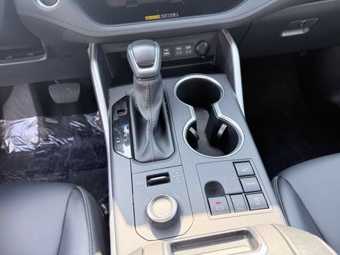 Used 2025 Toyota Highlander XSE AWD/4WD image 44