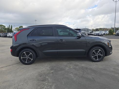 New 2026 Kia Niro EX image 9