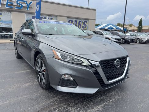 Used 2021 Nissan Altima 2.5 SV FWD image 2
