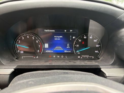 Used 2022 Ford Explorer XLT w/ Equipment Group 202A AWD/4WD image 18