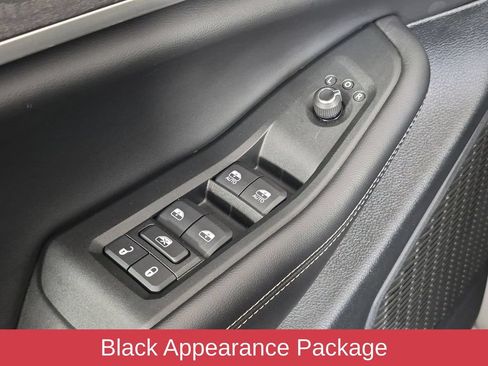 Certified 2024 Jeep Grand Cherokee Limited w/ Luxury Tech Group II AWD/4WD image 15