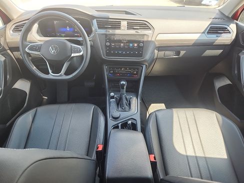 Used 2022 Volkswagen Tiguan SE AWD/4WD image 9