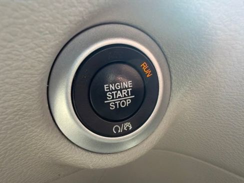 Used 2022 Chrysler Voyager LX FWD image 39
