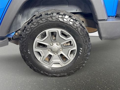 Used 2016 Jeep Wrangler Unlimited Rubicon w/ Connectivity Group AWD/4WD image 27