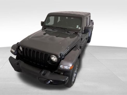 Used 2022 Jeep Gladiator Sport image 10