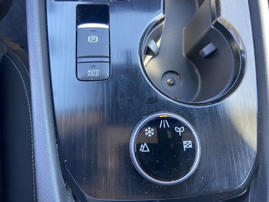 Used 2025 Nissan Rogue SV AWD/4WD image 22