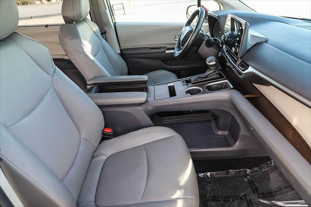 Certified 2023 Toyota Sienna XLE FWD image 16