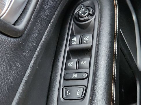 Used 2017 Jeep Compass Latitude w/ Popular Equipment Group FWD image 10