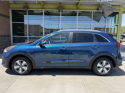 Used 2022 Kia Niro LX FWD image 7