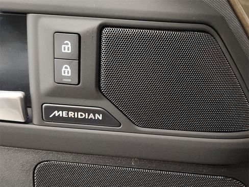 Used 2025 Land Rover Defender 110 S image 34