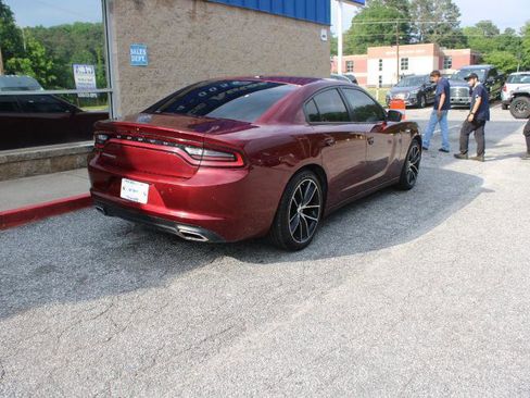 Used 2020 Dodge Charger SXT w/ Leather Interior Group RWD image 3