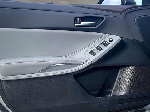 Used 2019 Toyota Avalon XLE image 19