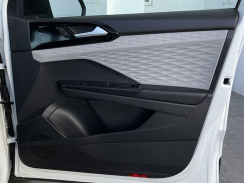 Used 2022 Volkswagen Taos S image 18