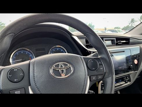 Used 2017 Toyota Corolla LE FWD image 9