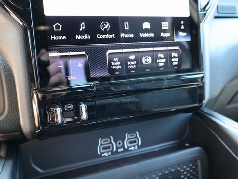 New 2025 RAM 2500 Laramie image 28