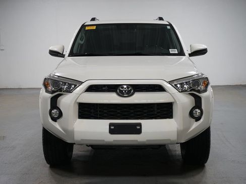 Certified 2019 Toyota 4Runner SR5 AWD/4WD image 2