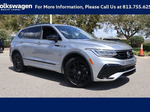 Certified 2022 Volkswagen Tiguan SE R-Line image 1