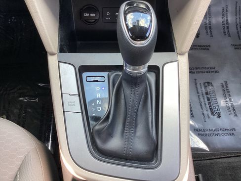 Used 2019 Hyundai Elantra SEL image 24
