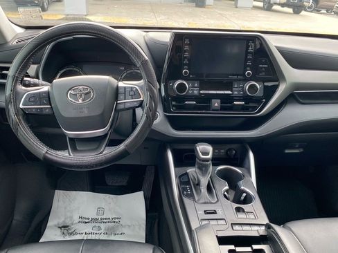 Used 2022 Toyota Highlander XLE image 9