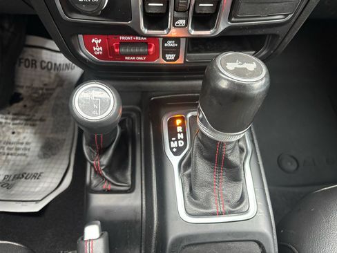 Used 2021 Jeep Wrangler Unlimited Rubicon w/ Xtreme Recon 35" Tire Package image 26