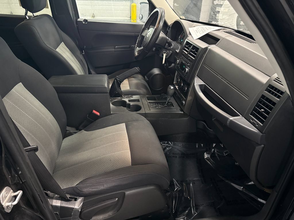 Used 2010 Jeep Liberty Sport w/ Popular Equipment Group AWD/4WD image 15