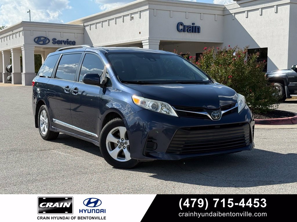 Used 2018 Toyota Sienna LE FWD image 1
