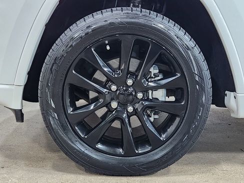 Used 2019 Jeep Grand Cherokee Altitude image 26