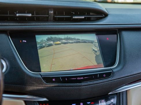 Used 2018 Cadillac XT5 Premium Luxury image 16