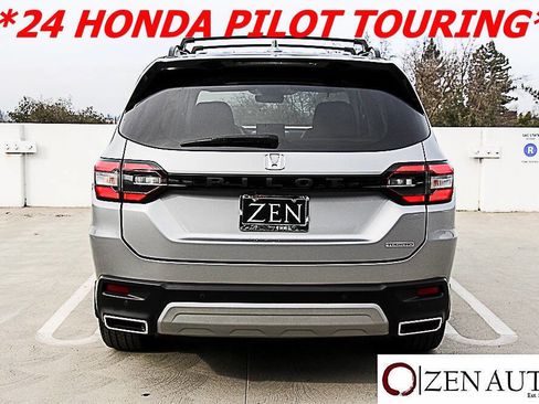 Used 2024 Honda Pilot Touring image 10