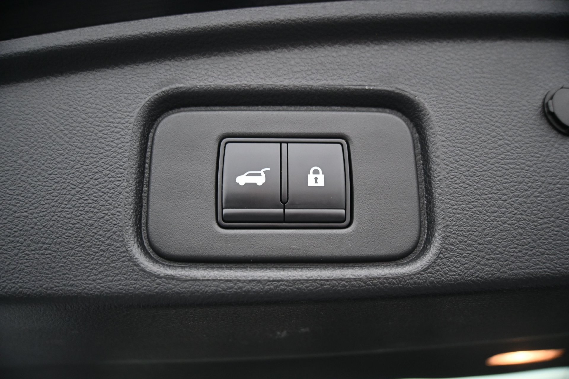 Used 2025 Nissan Pathfinder SV w/ SV Premium Package AWD/4WD image 17