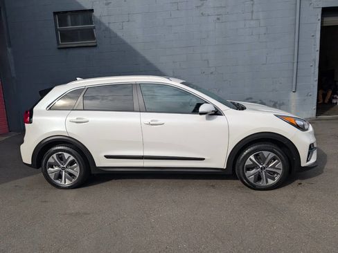 Used 2019 Kia Niro EX Premium w/ Cold Weather Package 1.0 image 2