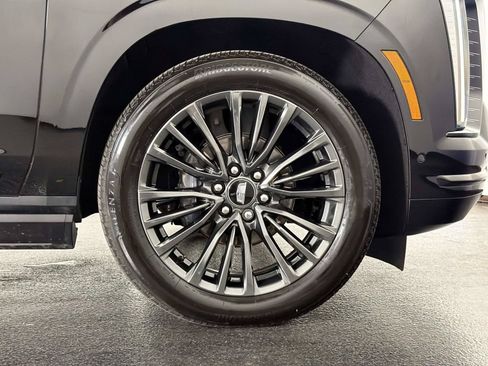 Used 2026 Cadillac Escalade Platinum Sport AWD/4WD image 18