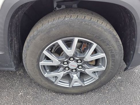 Used 2023 GMC Acadia SLT w/ Technology Package image 17