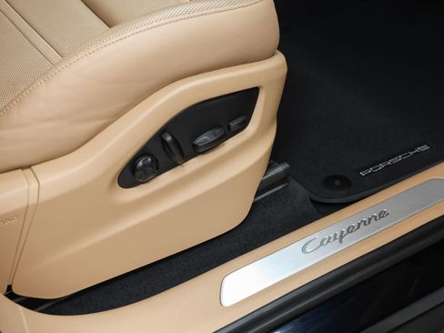Certified 2023 Porsche Cayenne AWD/4WD image 19