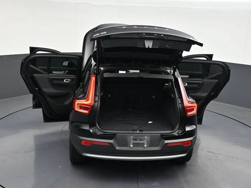 Used 2023 Volvo XC40 B4 Core FWD image 38