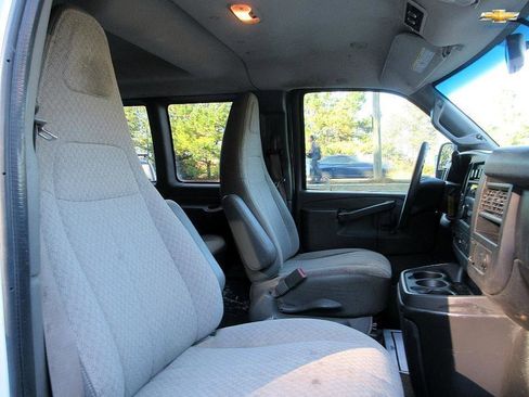 Used 2018 Chevrolet Express 3500 LT w/ LT Preferred Equipment Group image 17