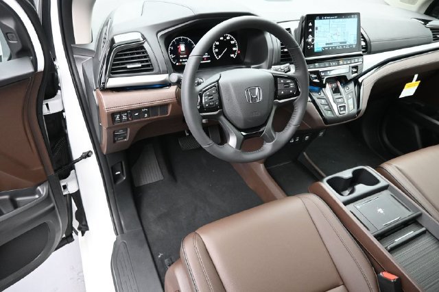 New 2026 Honda Odyssey Touring image 14