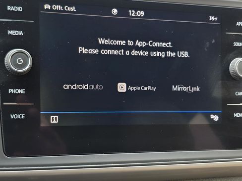 Used 2020 Volkswagen Atlas Cross Sport SE w/ Panoramic Sunroof Package image 31