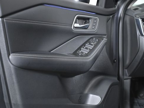 Used 2024 Nissan Rogue Platinum image 35