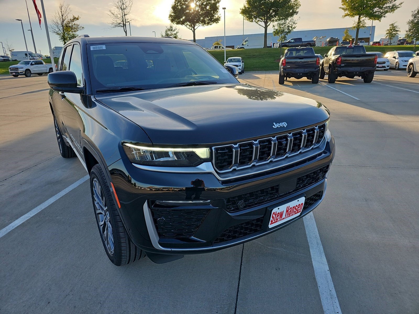 New 2027 Jeep Grand Cherokee Summit AWD/4WD image 8