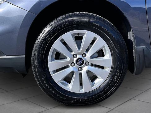 Used 2017 Subaru Outback 2.5i Premium image 11